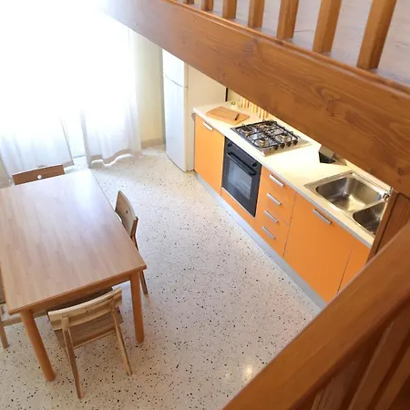 Sunny Flat - Self Чефалу