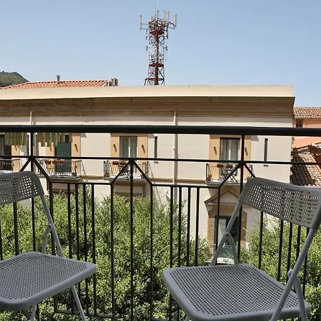 Sunny Flat - Self * Чефалу