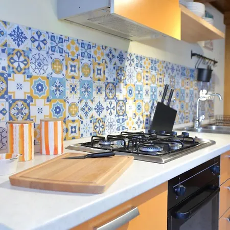 Sunny Flat - Self Чефалу